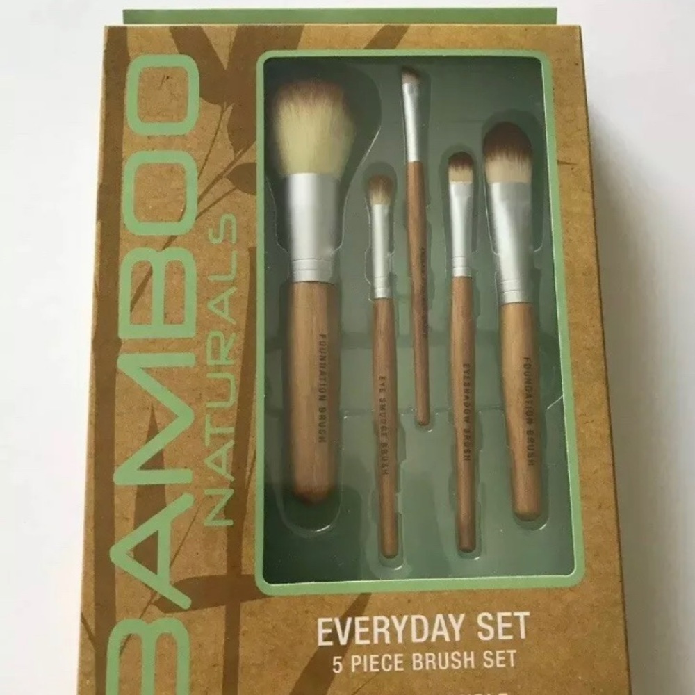 + Bamboo make up brushes